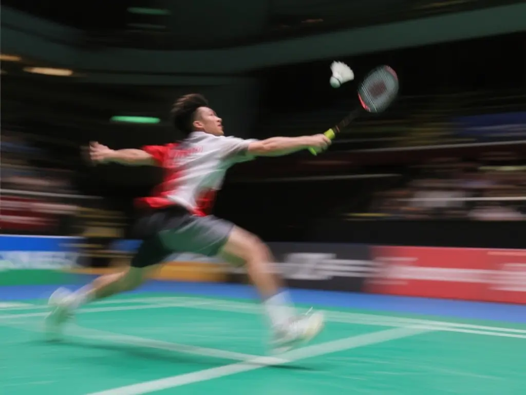 The fastest badminton smash in action